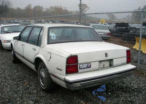 1989 Oldsmobile Delta 88 z USA, uszkodzony, nr VIN 1G3HY54C3KW383090